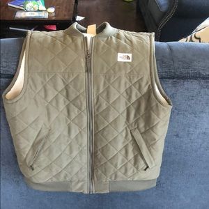 Men’s north face vest